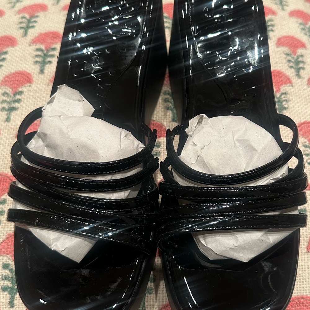 Olivia Miller Black Sandals NWT